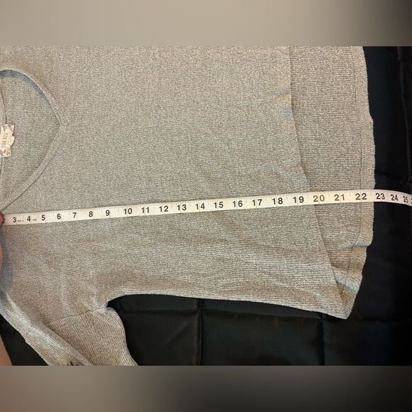 Pink Rose Gray Ribbed Long Sleeve V-Neck Top Size Small - Picture 6 of 6